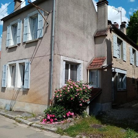 Gite Les 27 Roses Et Plus Châtel-Censoir Exterior photo
