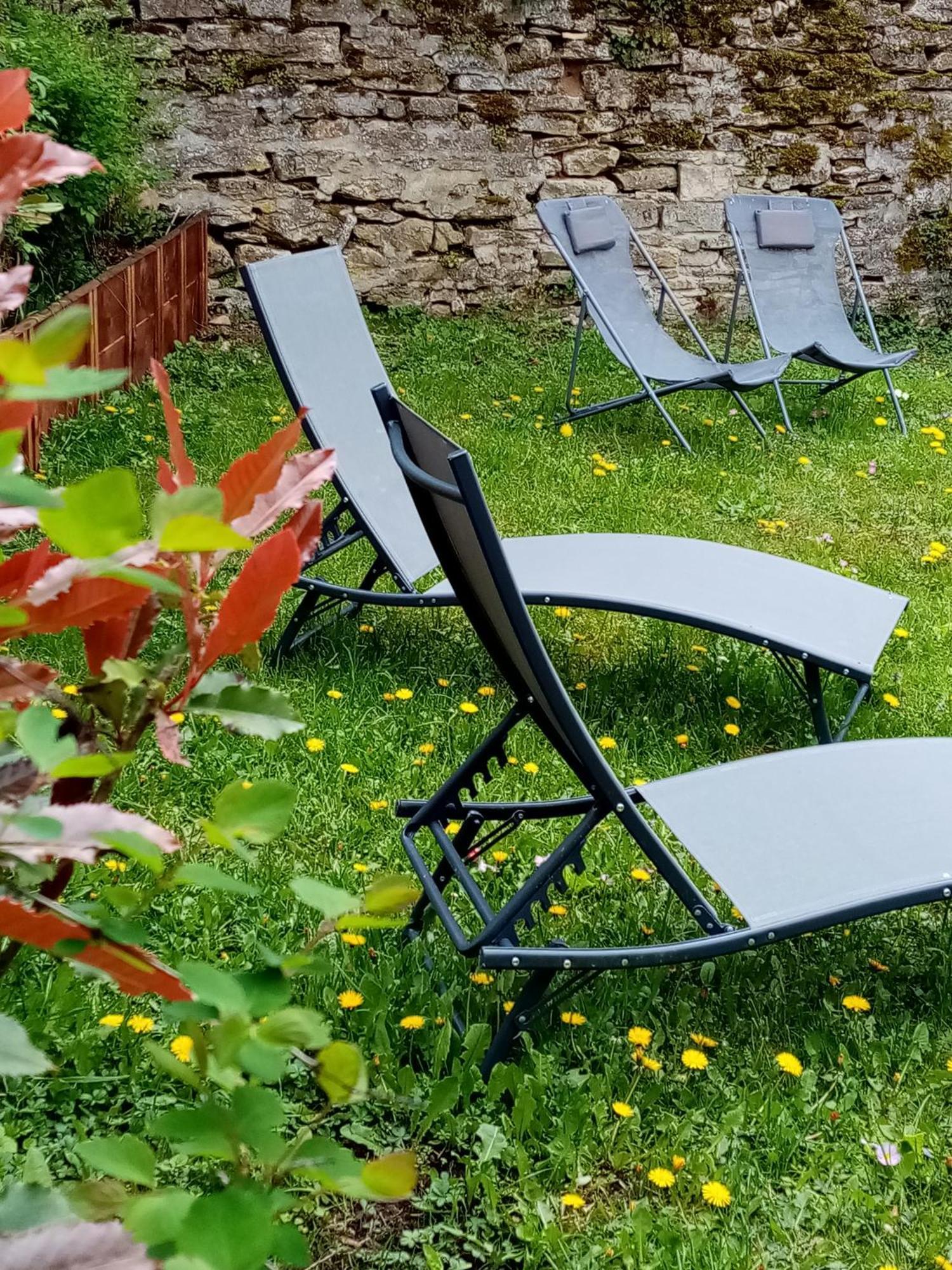 Gite Les 27 Roses Et Plus Châtel-Censoir Exterior photo